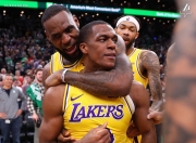 包含武汉三镇决赛绝杀波士顿凯尔特人，胡金秋砍下35记关键球，全场沸腾的词条